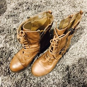 womens  boots Taupe  size 8