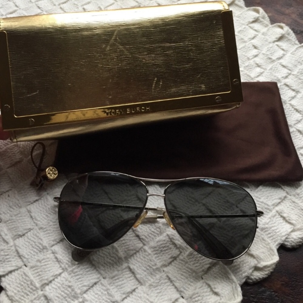 Sun glasses. 😎
