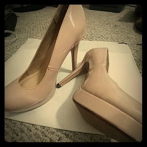 Nude Pumps
