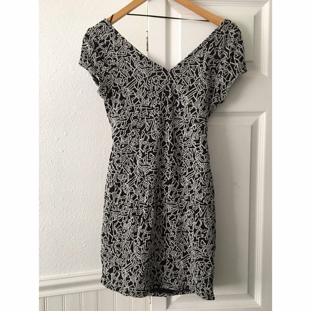 Gentle fawn black and white back cut out dress