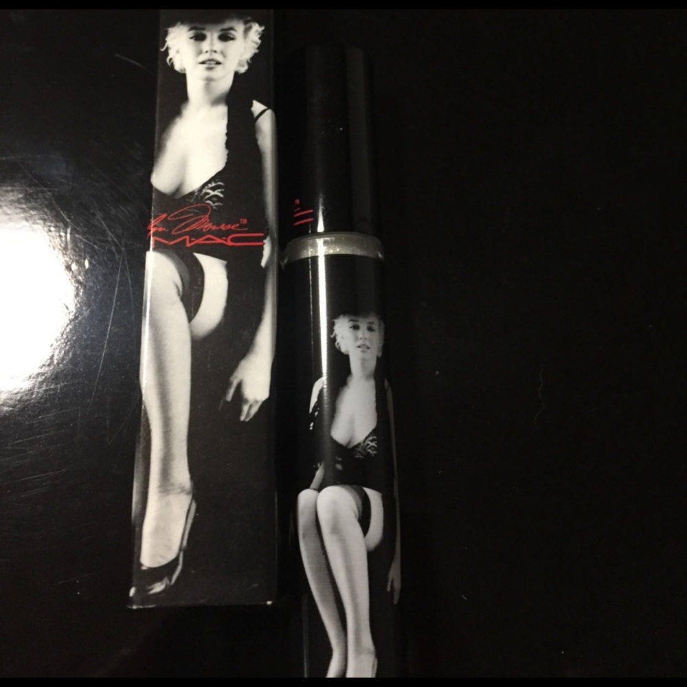 🎉HP🎉 LIMITED MAC MARILYN MONROE DAZZLEGLASS
