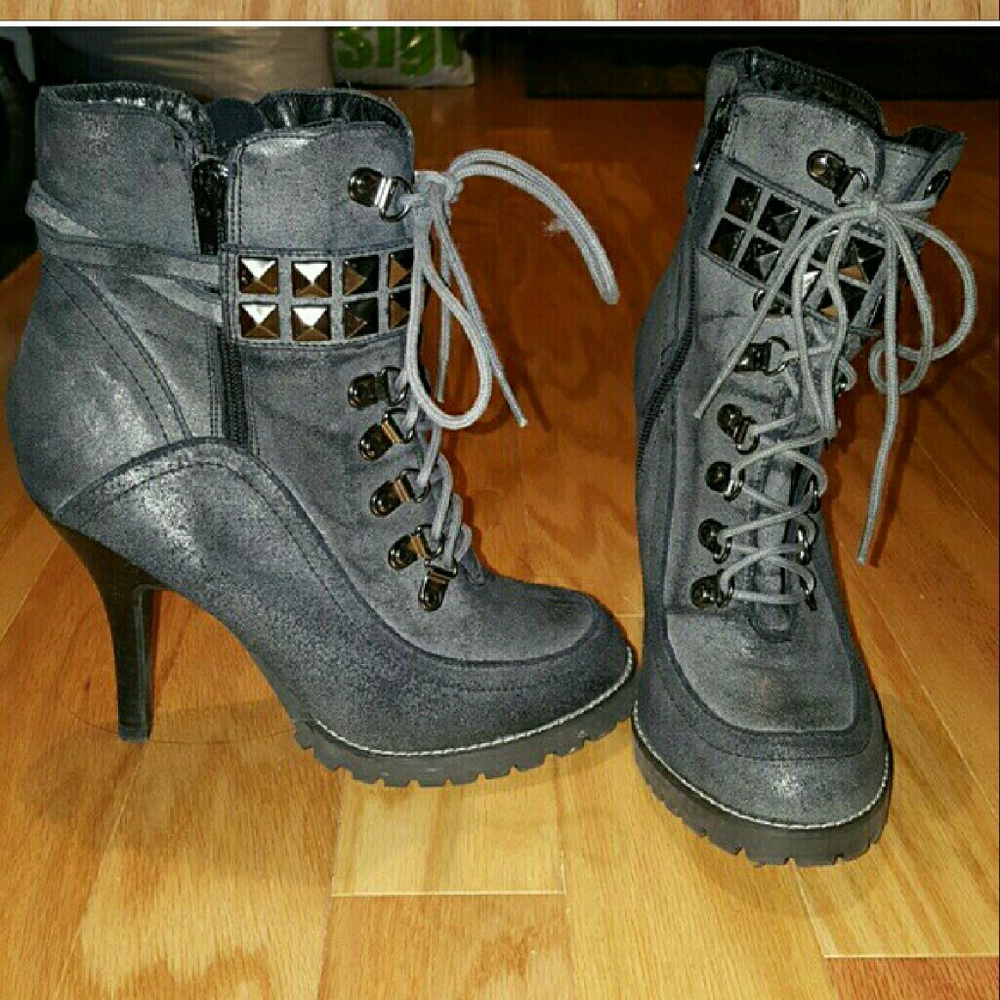 Dark gray Envyheeled boots