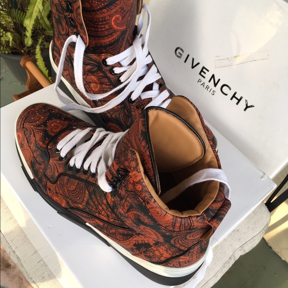 Meet your Posher, Joshua - Picture 2 of 7