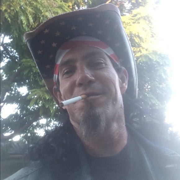 Meet your Posher, Joshua - Picture 5 of 7