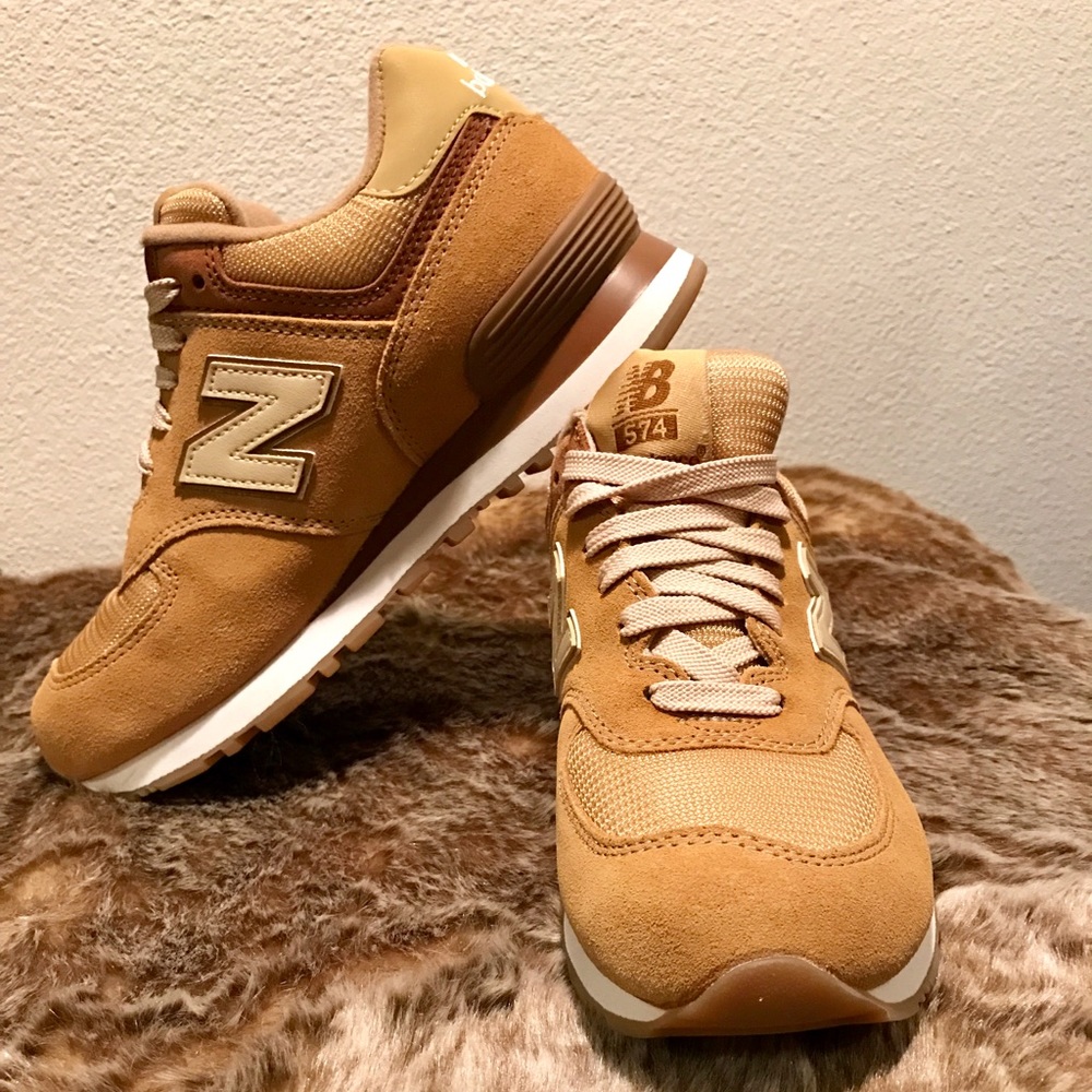 WOMEN'S TAN NEW BALANCE 574