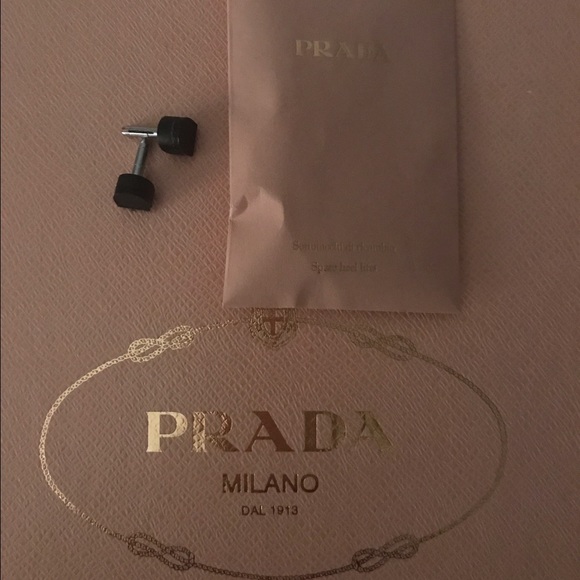 Prada heels. - Picture 7 of 8