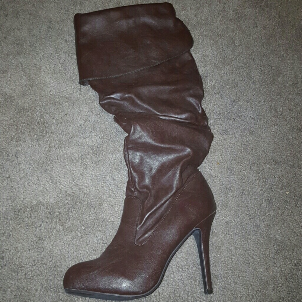 CHOCOLATE  BROWN BOOTS!!!<-------