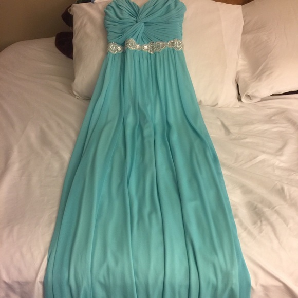 Dress - Picture 3 of 4