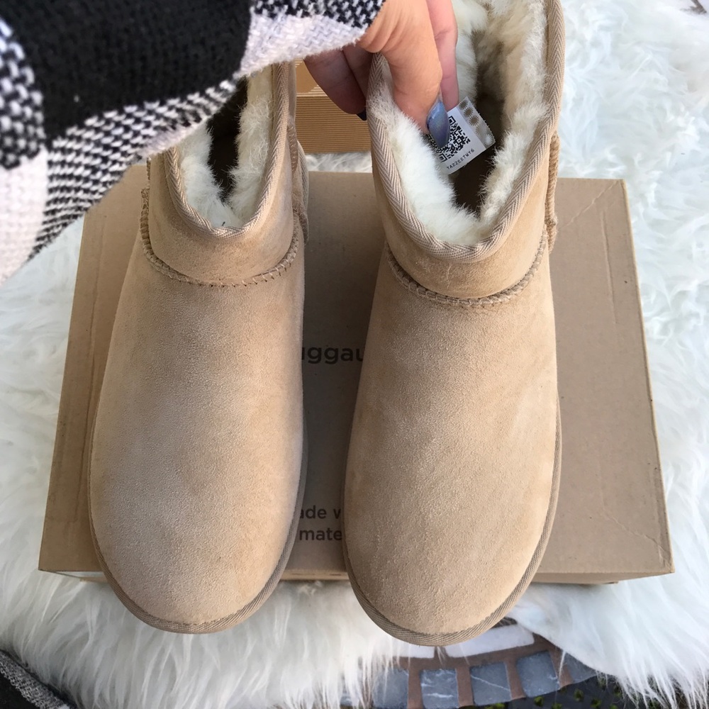 UGG AUTHENTIC CLASSIC MINI SAND BOOTS SZ 7 New - Picture 2 of 5