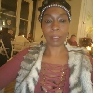 Meet your Posher, Delania
