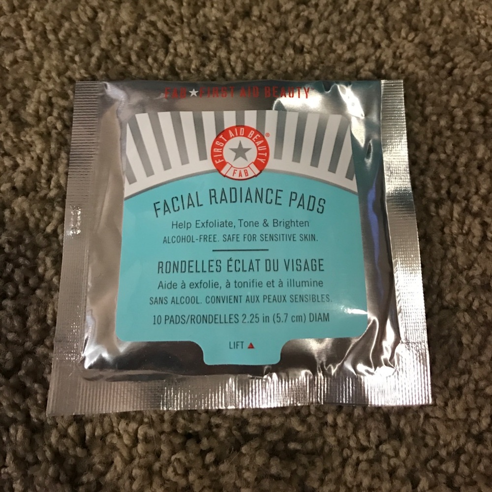 First aid beauty facial radiance pads (10 pads)
