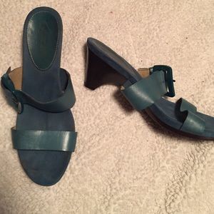 Buckle strap  heel