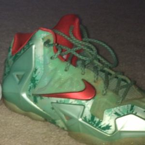Lebron 11 Christmas