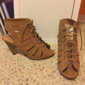 TAN LACE UP HEELS