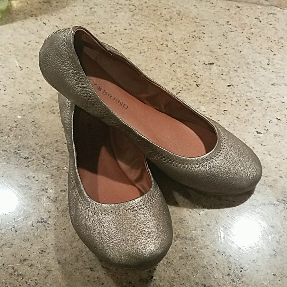Lucky brand pewter flats nwot 7.5