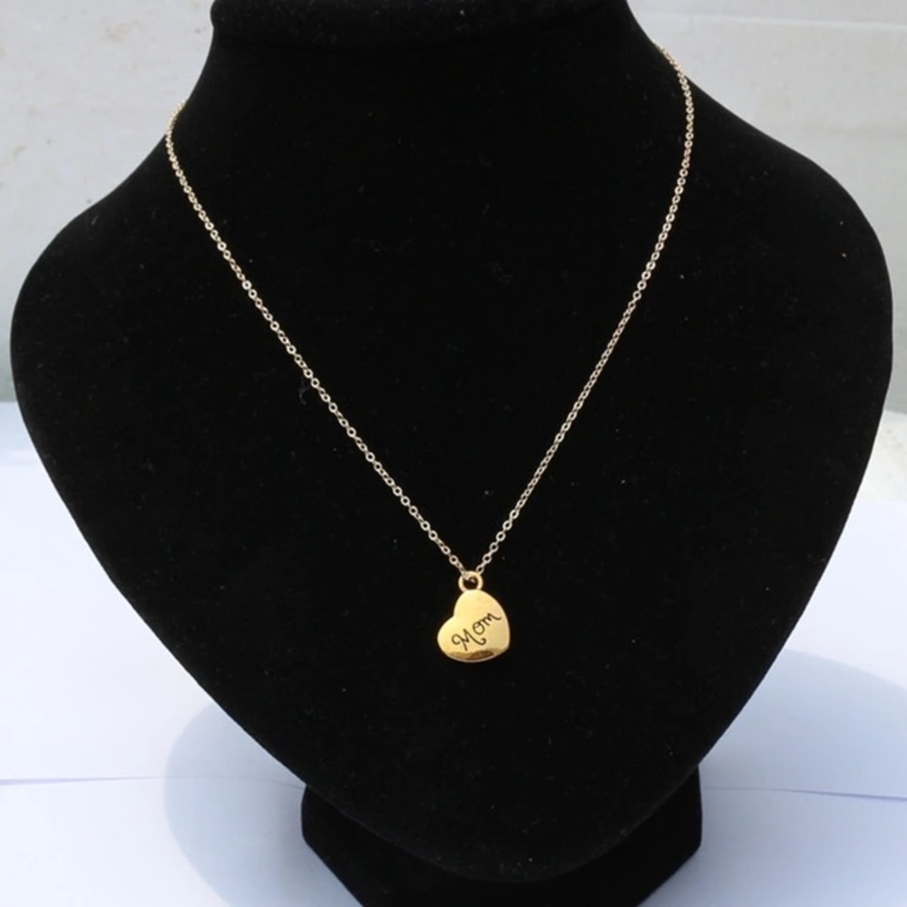 🆕 Mom Heart  Pendant Necklaces for Mother's Day!