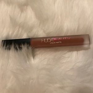 HUDA BEAUTY LIQUID MATTE LIPSTICK