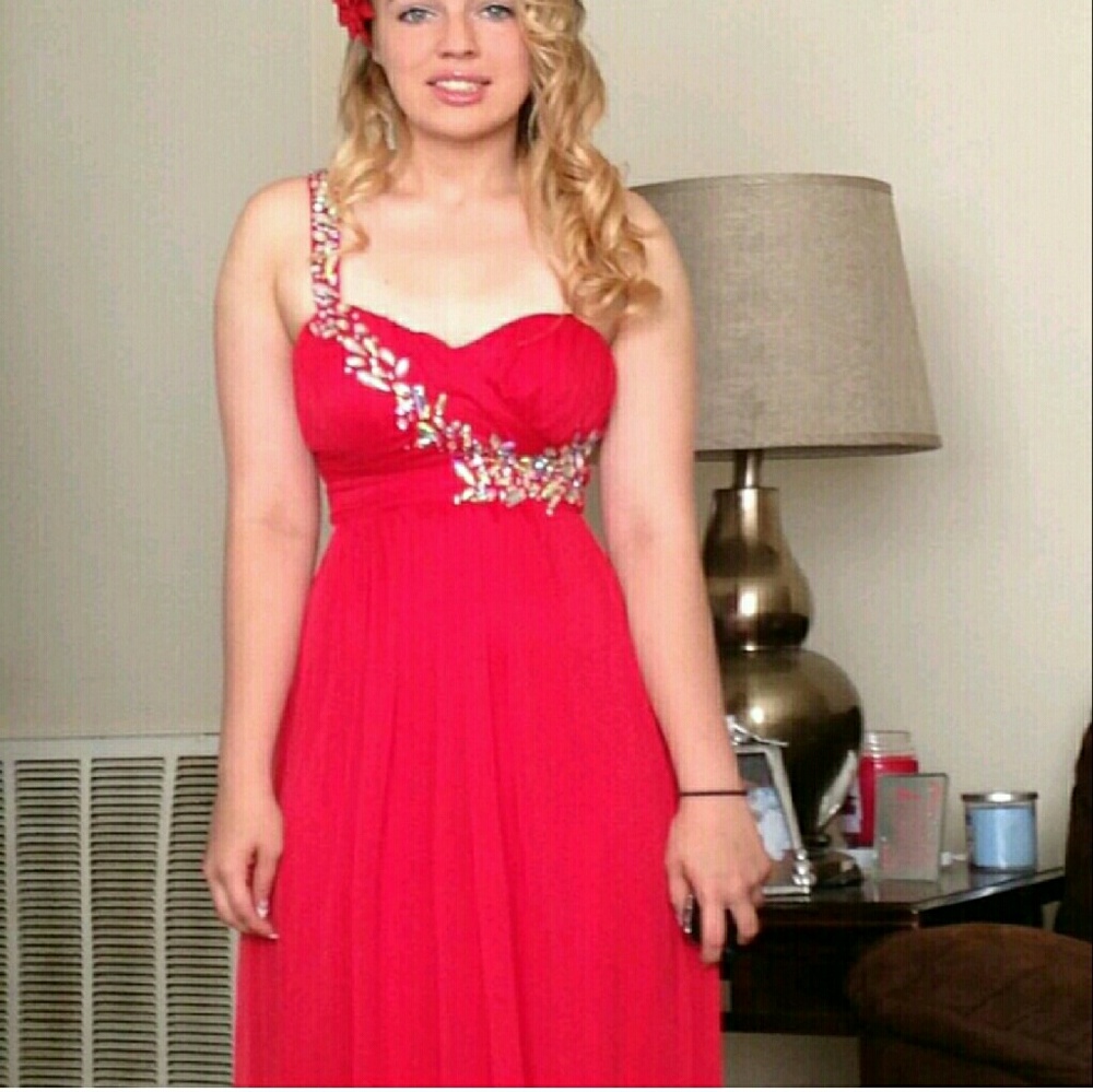 LONG RED FORMAL DRESS (PRICE DROP)