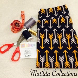 LulaRoe Yellow and Gray Arrows OS Leggings