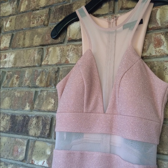 Beautiful gown - Picture 2 of 3