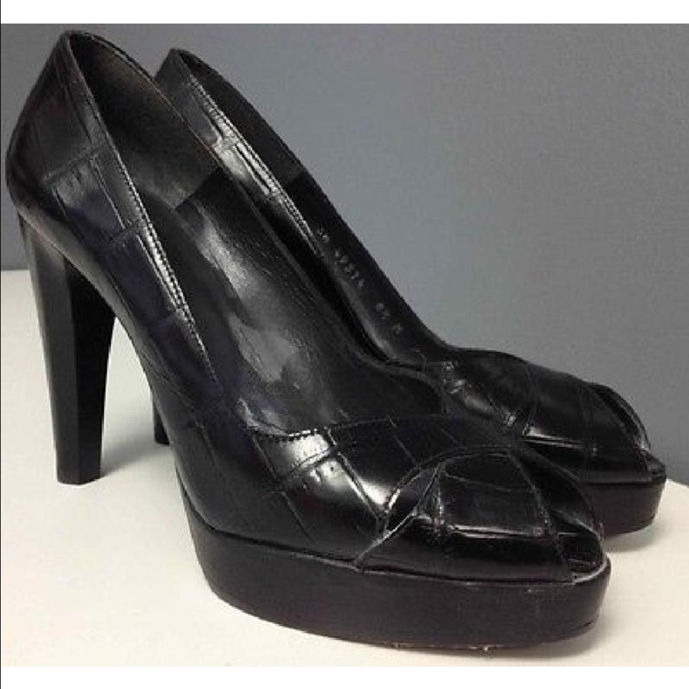 💯💯💯 Stuart Weitzman Black Leather Embossed