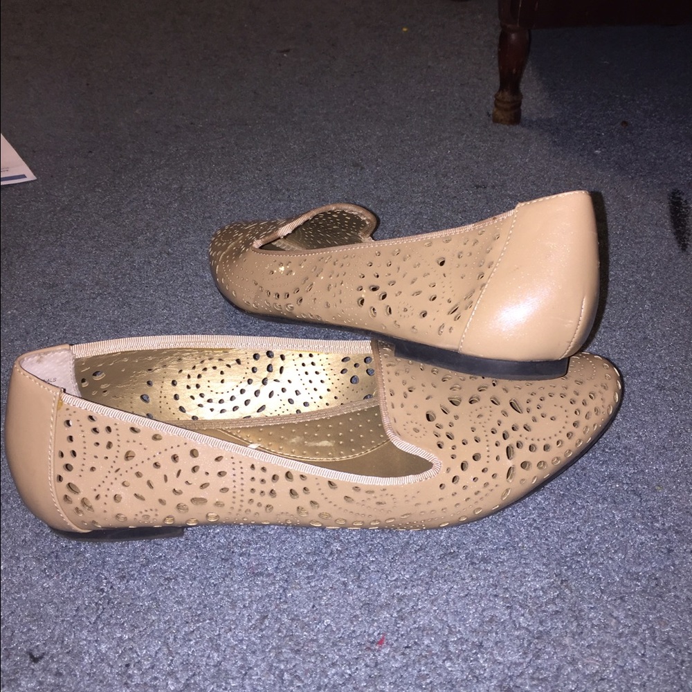 Size 10 Loafer / flat with cut outs
