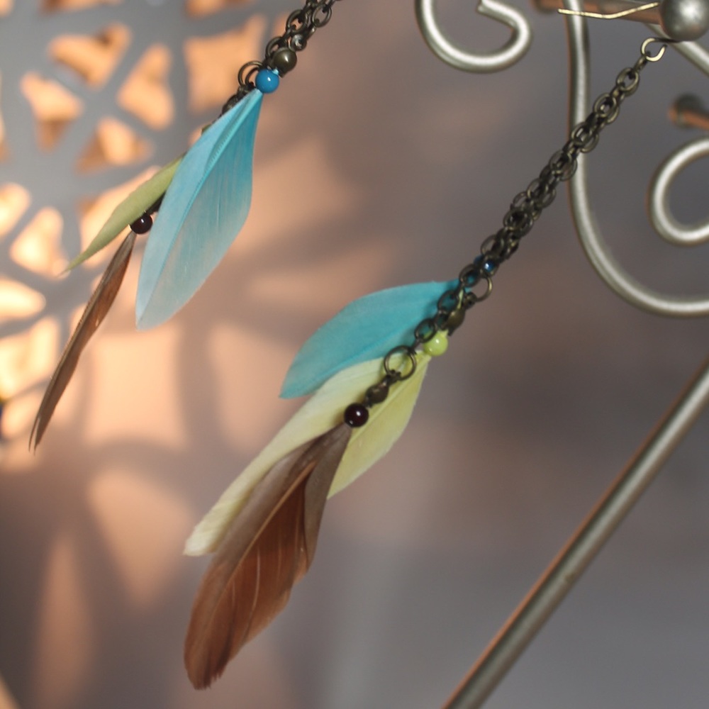 ❌Gifted with Purchase ❌Feathered earrings