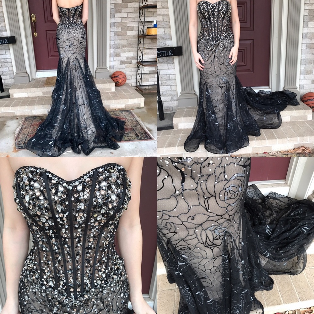 Breathtaking prom, formal, black tie dress.