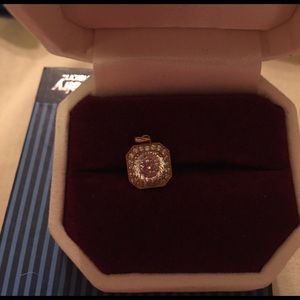 Yellow Gold pendant with simulant white diamonds