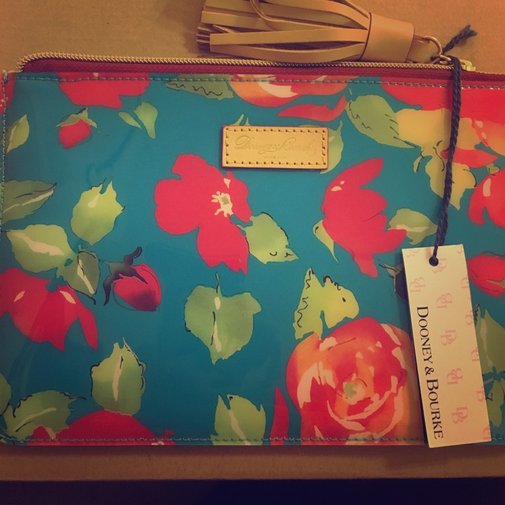 Dooney and Bourke clutch