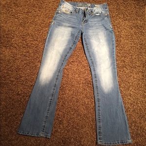 Size 8 x 32" Seven7 Slim Boot Jeans