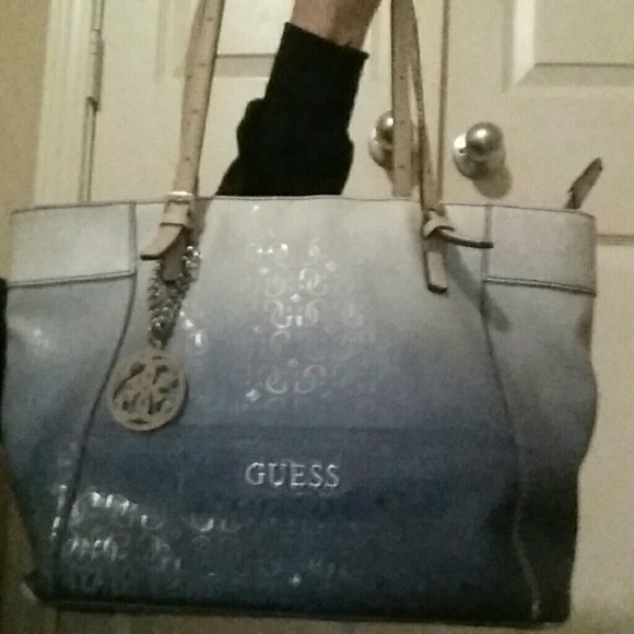 Guess handbag - Picture 3 of 3