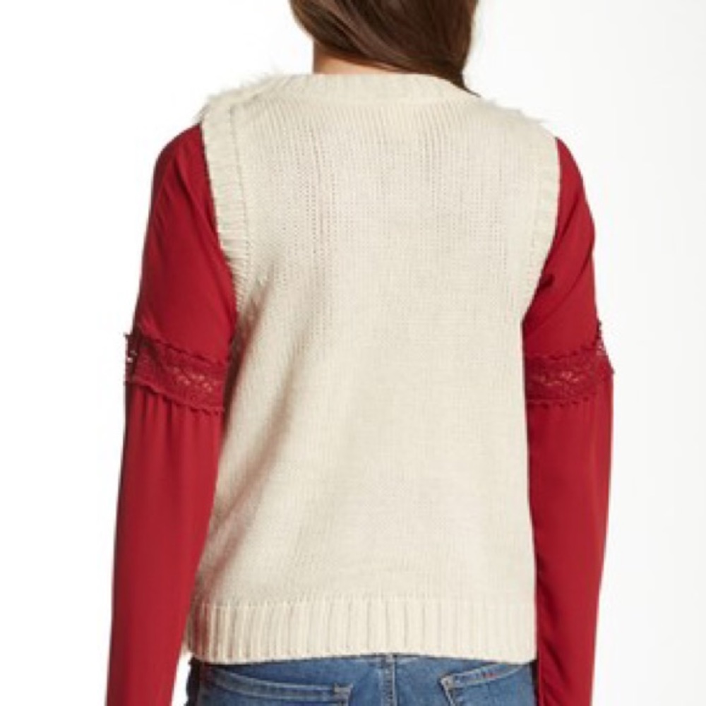 Price⏬Love on a hanger faux fur vest - Picture 3 of 3