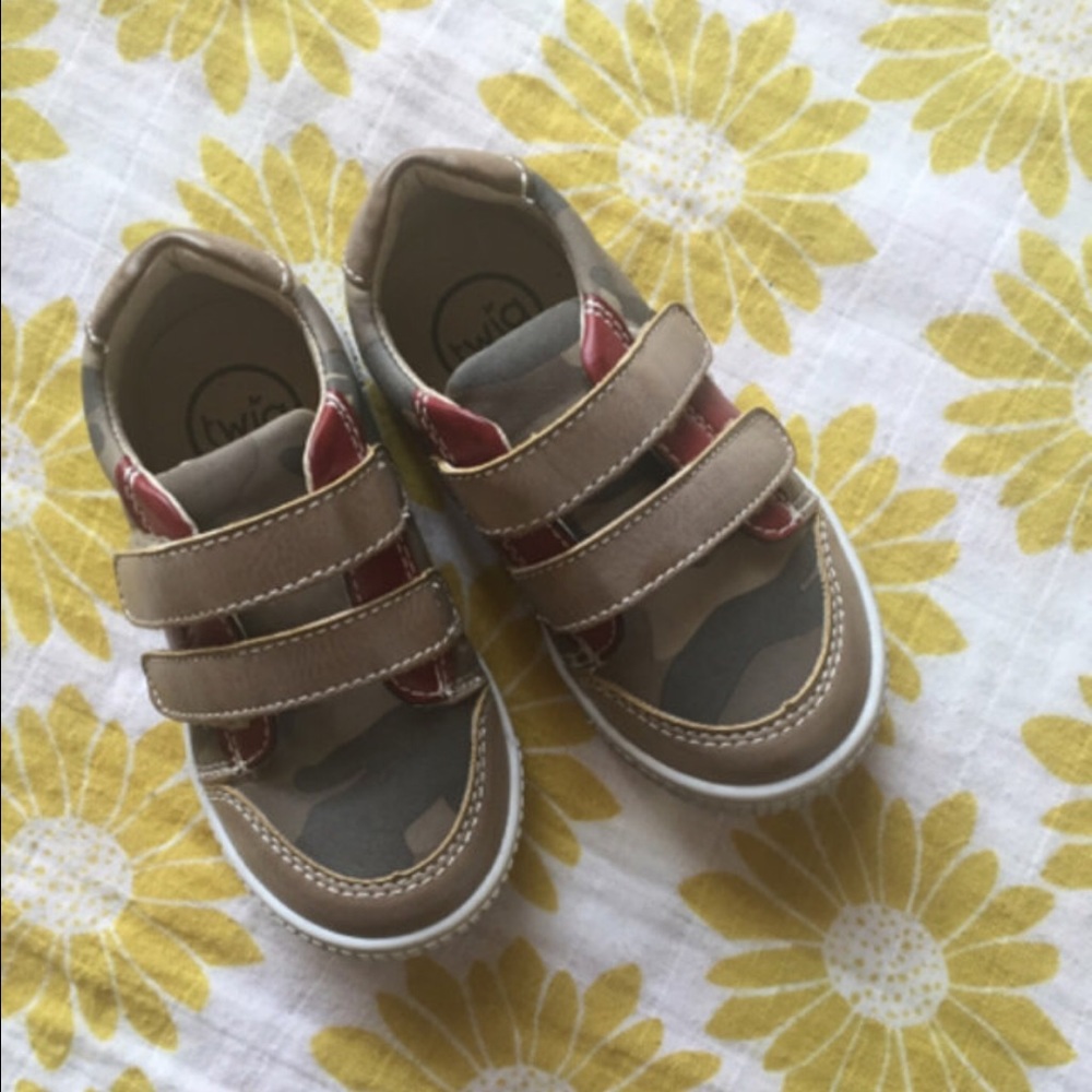 NWOT Twig camo sneakers