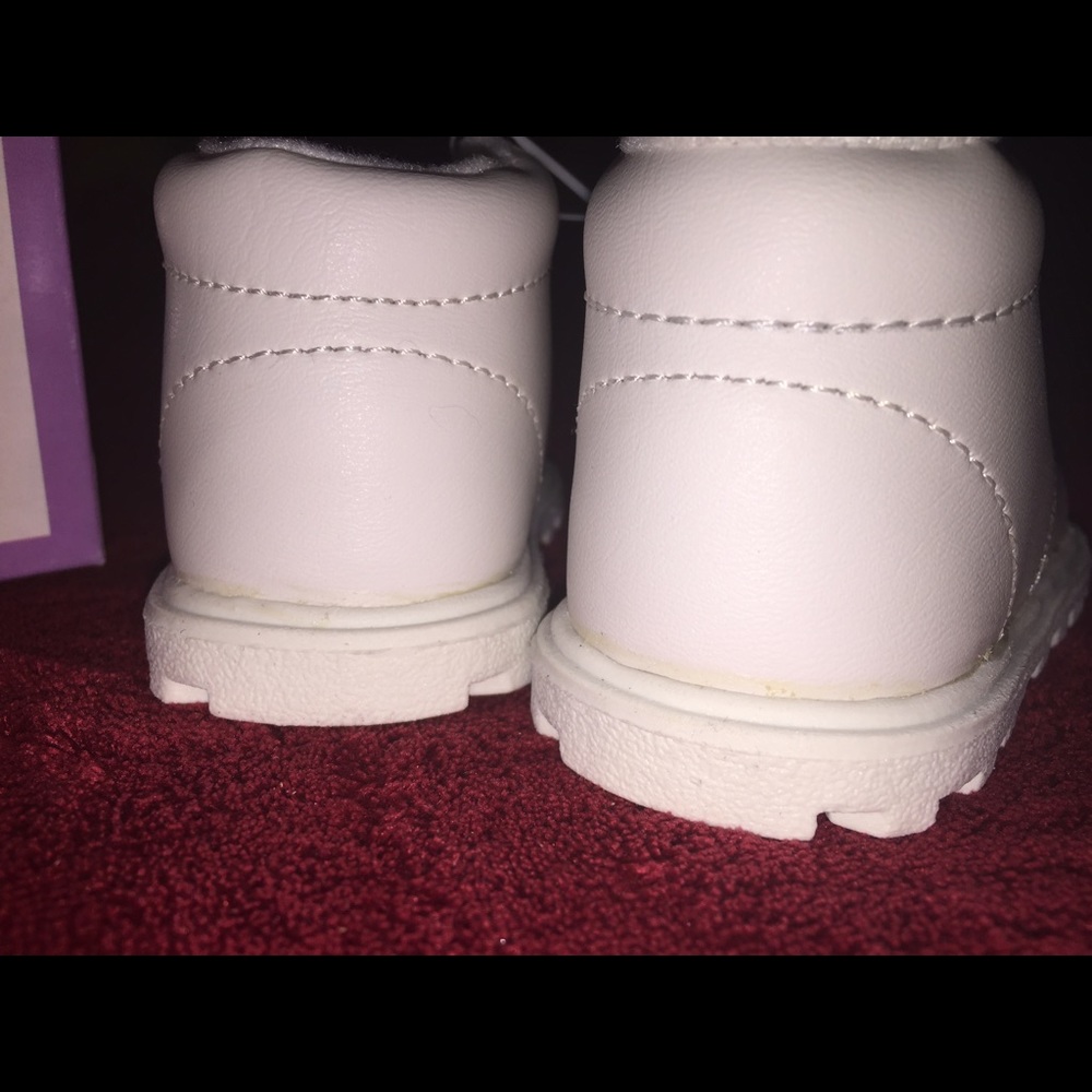 Darling infant/baby white shoes net!! - Picture 4 of 5