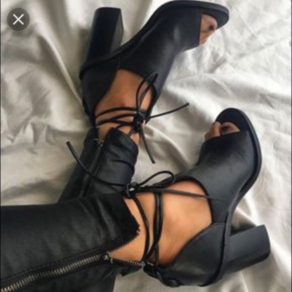 Brand new Windsor smith tiara booties