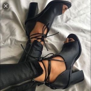Brand new Windsor smith tiara booties