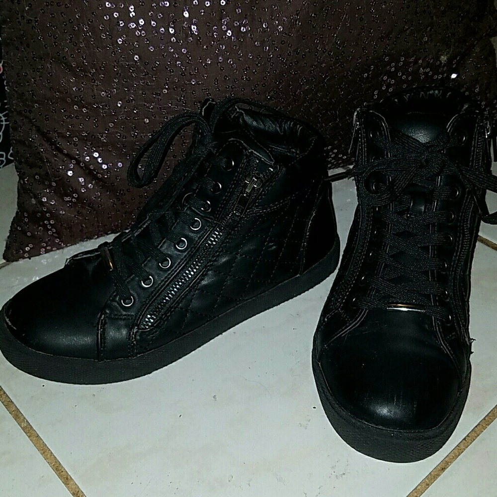 Steve Madden Black Caffeine Sneakers !!