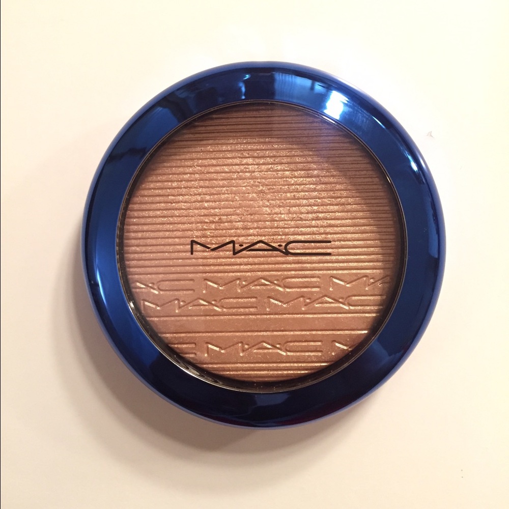 MAC Oh Darling highlighter