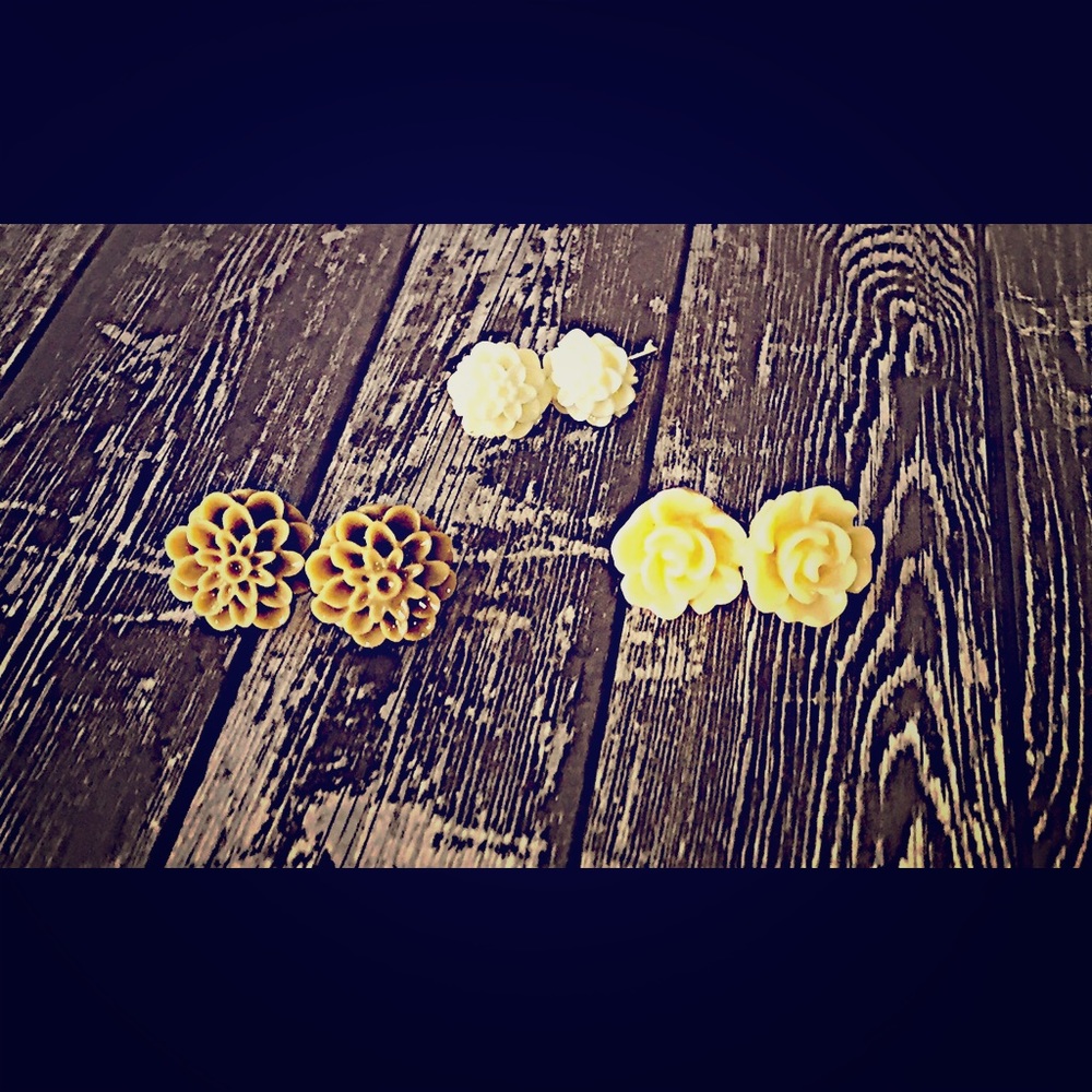 NWOT Flower Cocktail Earring Set of 3