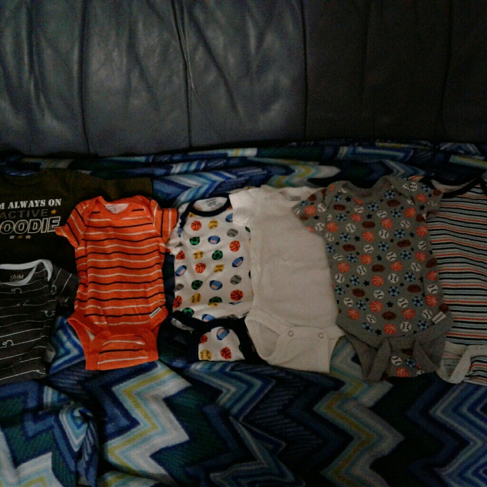 7 boys onesies. Never worn. $10