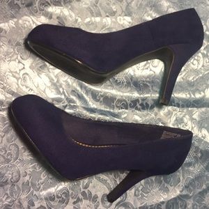 Navy blue heels