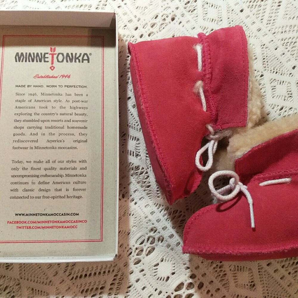 NEW Minnetonka Fur Moccasins/mocs-size 3 PINK