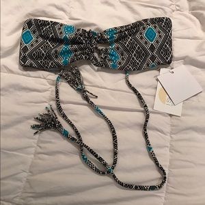 Acacia Lumahai top in Thai