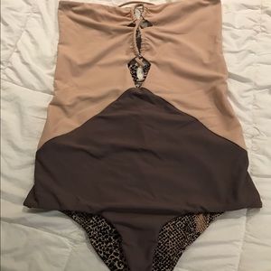 Acacia Bronx One Piece