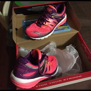 Saucony zealot ISO running shoes