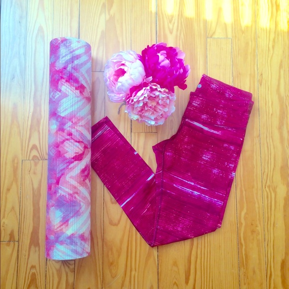 Athletic Leggings - Picture 1 of 4