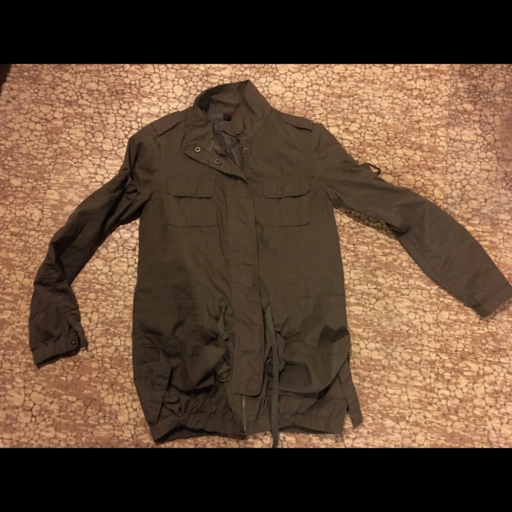ARMY GREEN MID LENGTH JACKET SIZE M