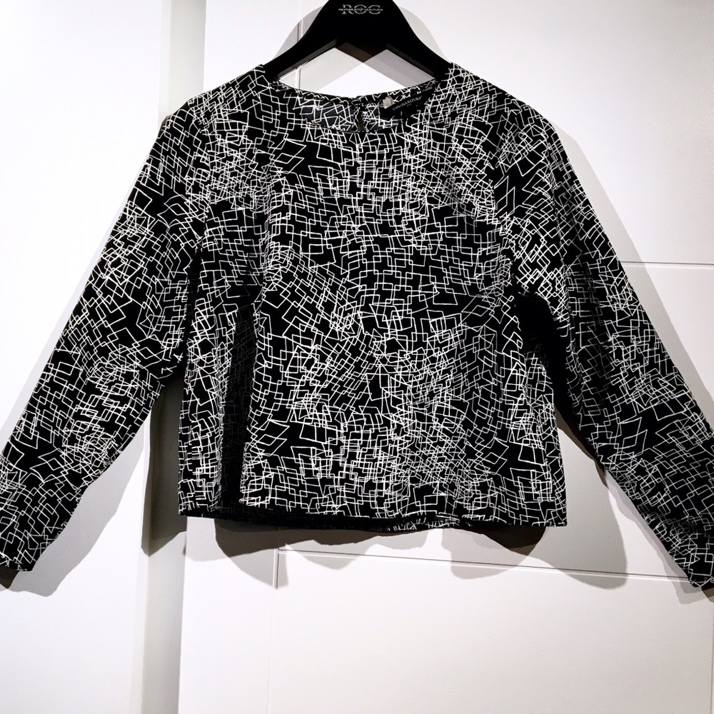 Banana Republic Top Cropped w/long sleeves S
