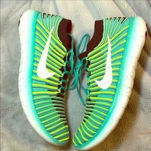 Women's flyknit free SIZE 8.5